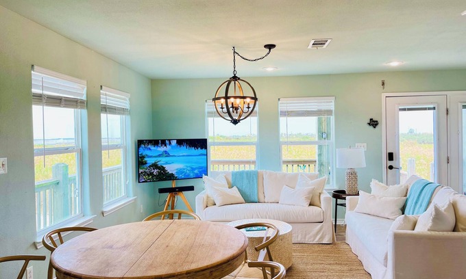Port Bolivar House | Charming 2-bedroom house with WiFi and AC in lovely Bolivar Peninsula