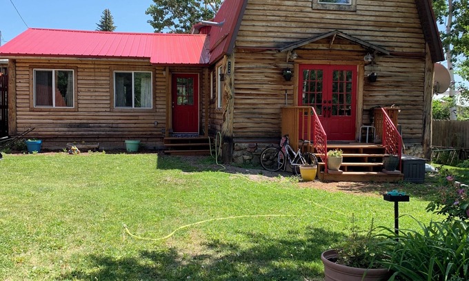 East Glacier Park Village House | Charming 2-bedroom house in fabulous East Glacier Park with WiFi