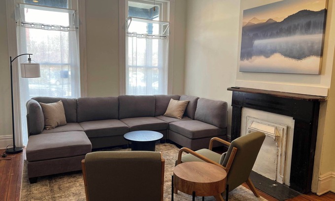 Monroe Ward Apartment | Charming 2-bed Apartment in Downtown Richmond with Fast WiFi and Easy Parking