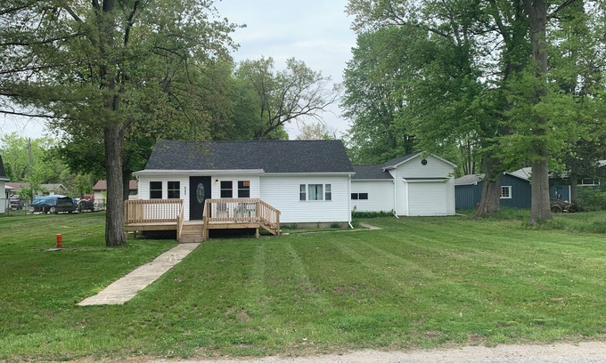Bass Lake Cottage | Charming 2-bed cottage on Bass Lake with access to public beach and boat launch.