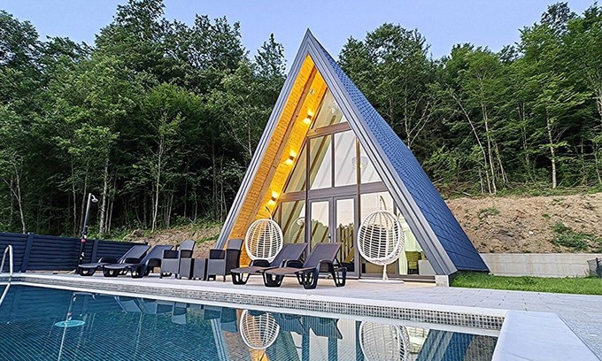 Mali Radic Villa | Charming 2-bedroom villa on the wood edge and river Una with WiFi, AC