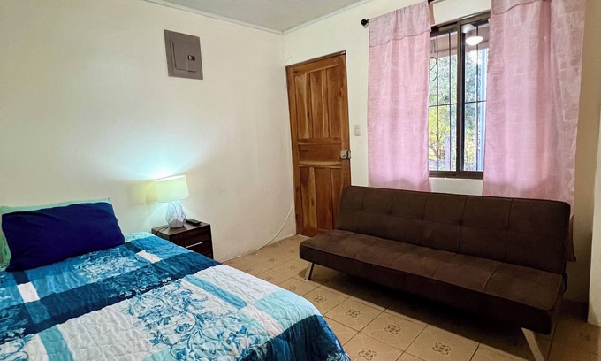 Tilaran House | Charming 2-bedroom Lake View House in Puerto San Luis with WiFi