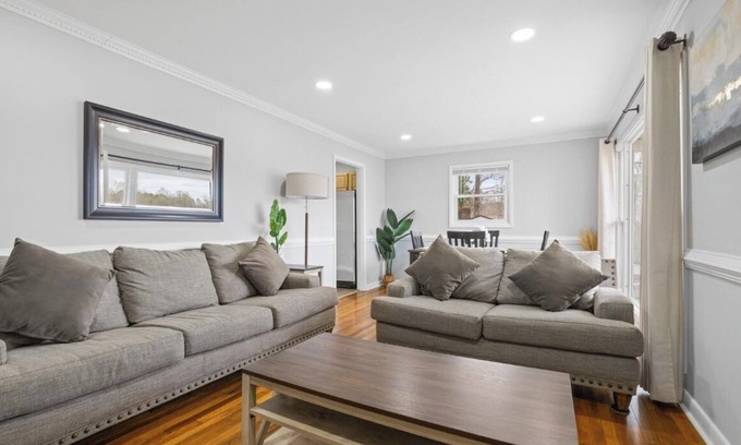 Fry's Spring House | Charming 2-bedroom house in lovely Charlottesville near UVA