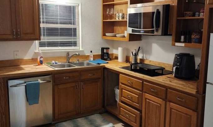 Bay Area House | Charming 2-bedroom house in Pleasant Corpus Christi with WiFi, AC