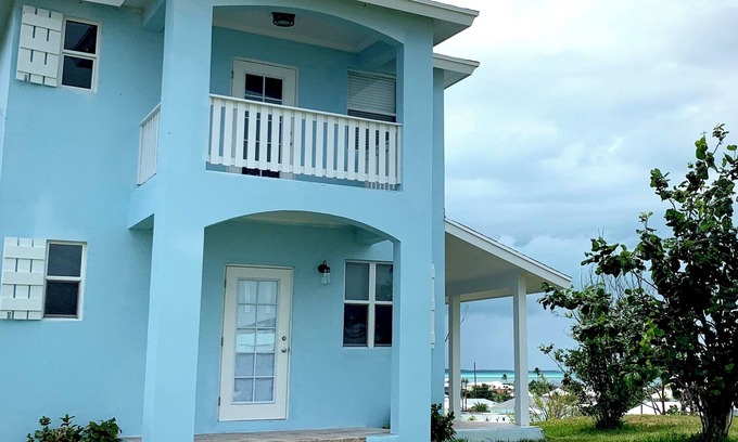 Lubbers Quarters Cay House | Charming 2-bedroom house with Hill-top views on Pelican Shores.