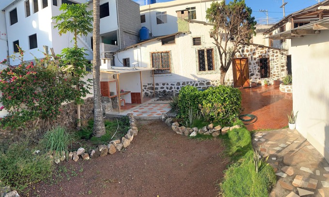 Bahia de la Academia House | Charming 2-bedroom house in marvelous Puerto Ayora with WiFi, AC