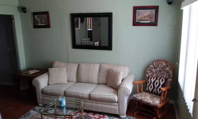 Pinellas Park Cottage | Charming 2-bedroom cottage in enjoyable Pinellas Park with AC, WiFi, and more