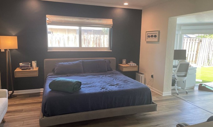 Garden Isles House | Charming 2-bedroom house, 2 miles from the Pier in Pompano Beach