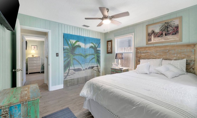 St. Pete Beach House | Charming 2-bedroom house with AC, WiFi in St. Pete Beach