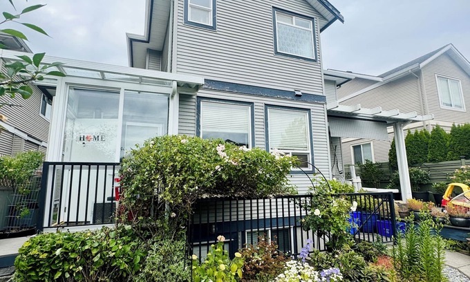 Southwest Gordon Estate House | Charming 2-bedroom 1-bathroom basement suite in Langley with Free Parking
