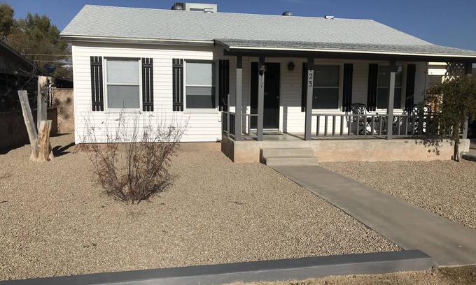 Wickenburg House | Charming 2 bedroom 1 bath home
