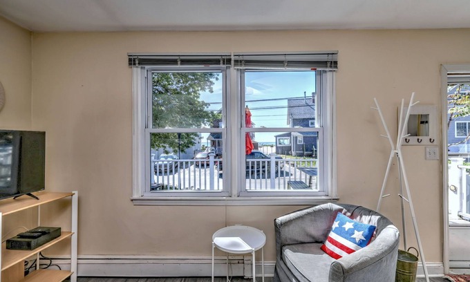 Milford House | Charming 2-bedroom 50 ft from Fort Trumbull private beach.