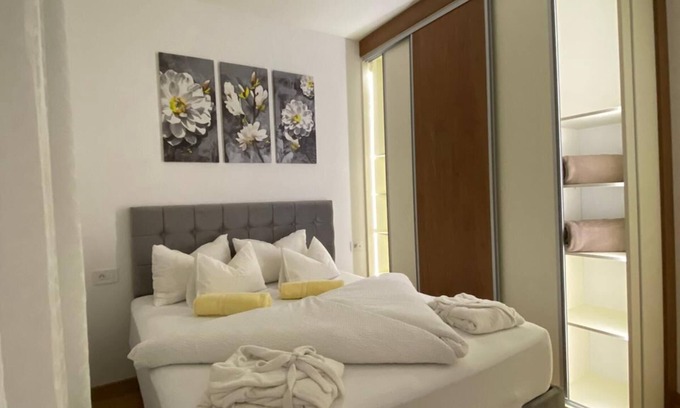 Banja Luka Apartment | Charming 2-bedroom apartment with AC, WiFi in cool Banjaluka