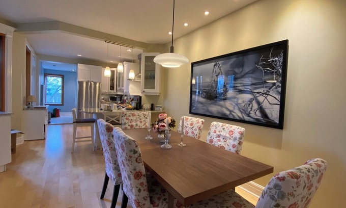 Outremont Apartment | Charming 2-bedroom apt with WiFi, AC , back yard in excellent Plateau Montréal