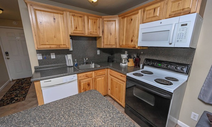 Accident Apartment | Charming 2-bedroom apartment with AC, WiFi in delightful Accident