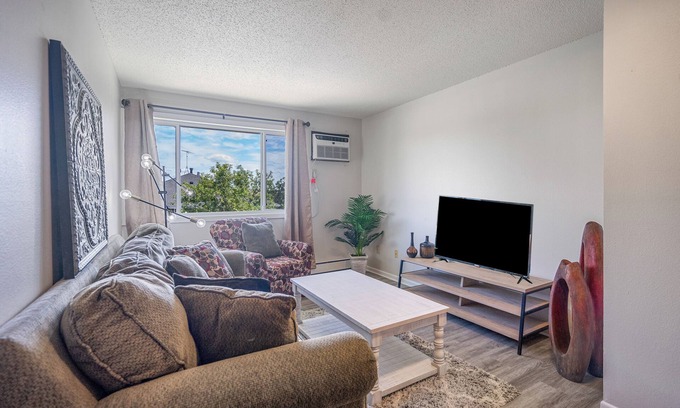 St. Cloud Apartment | Charming 2-bedroom apartment near SCSU with WiFi, AC in delightful St. Cloud!