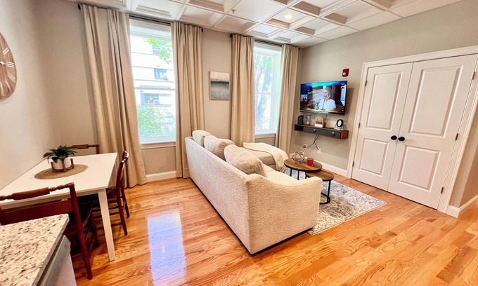 Taunton Apartment | Charming 2-bedroom apartment in Taunton with WiFi, AC