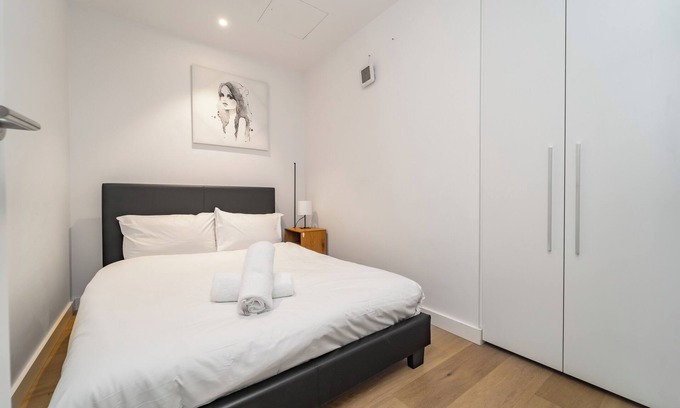 Chinatown Apartment | Charming 2-bedroom apartment in fabulous Haymarket with Pool wifi