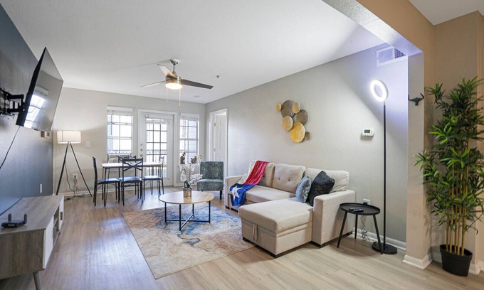 Pleasant Valley Apartment | Charming 2-bedroom apartment with WiFi, AC in pleasant Austin