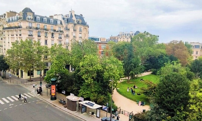 3rd Arrondissement Apartment | Charming 2-Bedroom Apartment in Marais area-Paris with AC