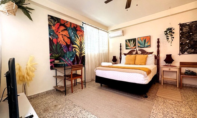 Miramar Apartment | Charming 2 bedroom & balcony- 2A