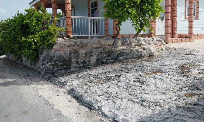 Staniel Cay House | Charming 2-Bedroom House in Tranquil Staniel Cay near Thunderball Grotto