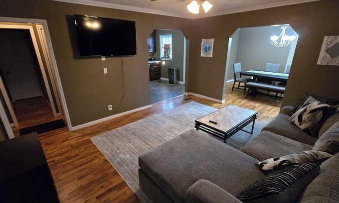 Columbus House | Charming 2-bedroom bungalow with WiFi minutes away from St Francis Hospital