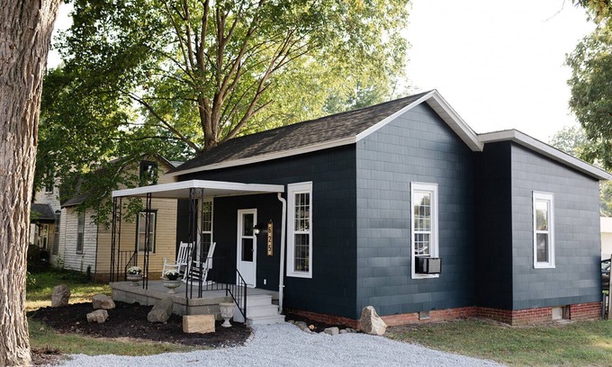 Olney House | Charming 2-bedroom bungalow plus Murphy bed, office and outdoor space.