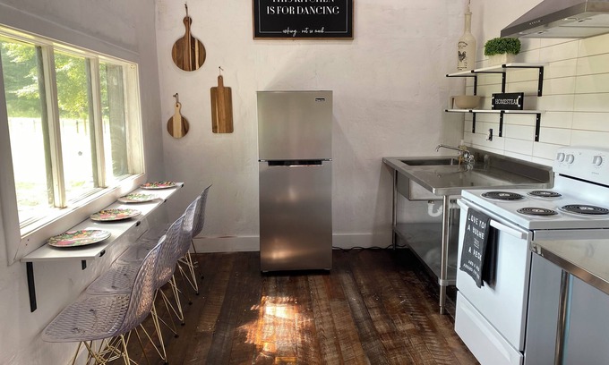 Brookhaven Cottage | Charming 2-bedroom cottage in Brookhaven with AC