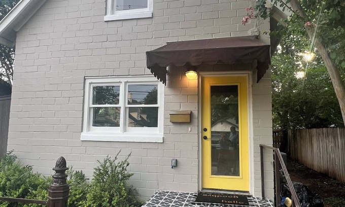 Georgetown Cottage | Charming 2-bedroom cottage on the Square in Georgetown