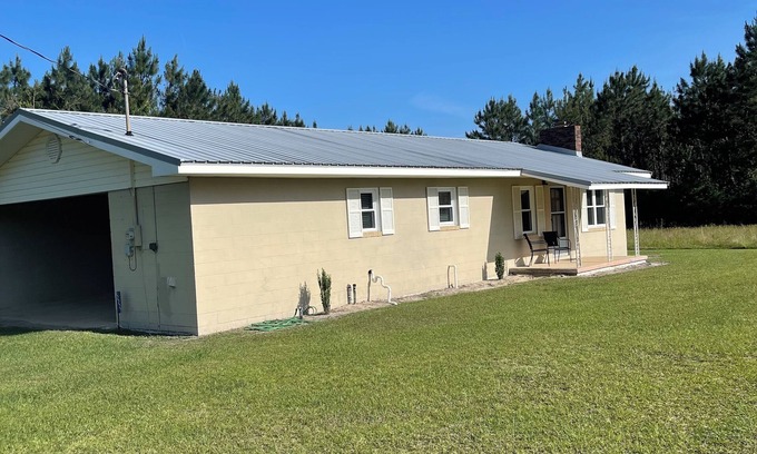 Coffee County Cottage | Charming 2-bedroom cottage in West Green