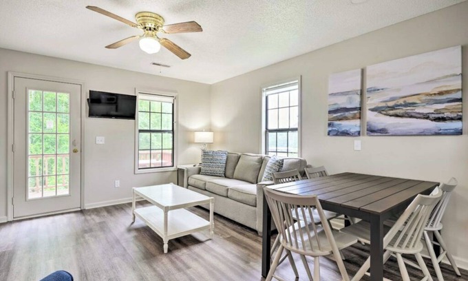 Winchester Cabin | Charming 2-bedroom cabin in marvelous Winchester with WiFi, AC