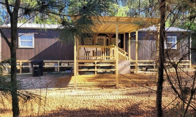 Chatawa Cabin | Charming 2-bedroom cabin with AC, WiFi in lovely Magnolia, Mississippi.