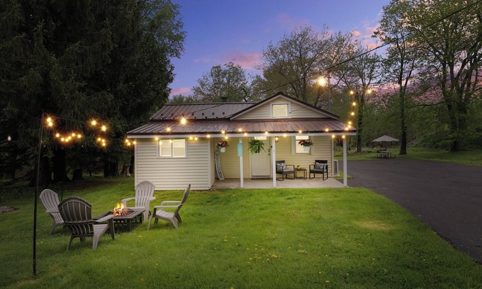 Tobyhanna Cottage | Charming 2-bedroom cottage in tranquil Tobyhanna with WiFi