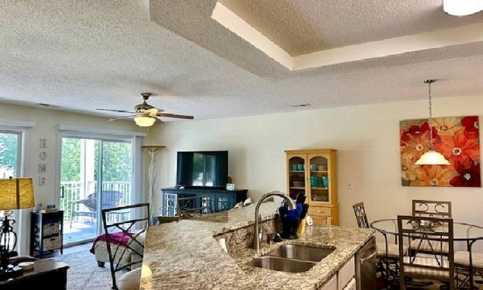 Calabash Condo | Charming 2-bedroom condo in delightful Calabash with WiFi, AC