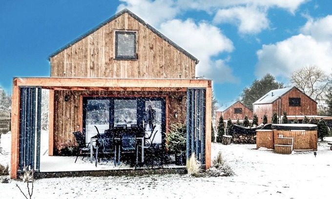 Kolczewo Cottage | Charming 2-bedroom cottage in Kołczewo with WiFi and AC