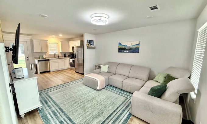 Gulfport Cottage | Charming 2-bedroom cottage in Gulfport with AC, WiFi. Winter & TDY rates for AD