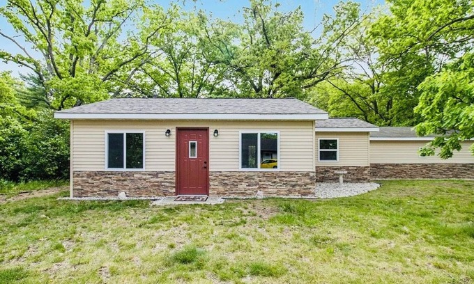 Mecosta Cottage | Charming 2-bedroom cottage with Lake Access to School Section Lake
