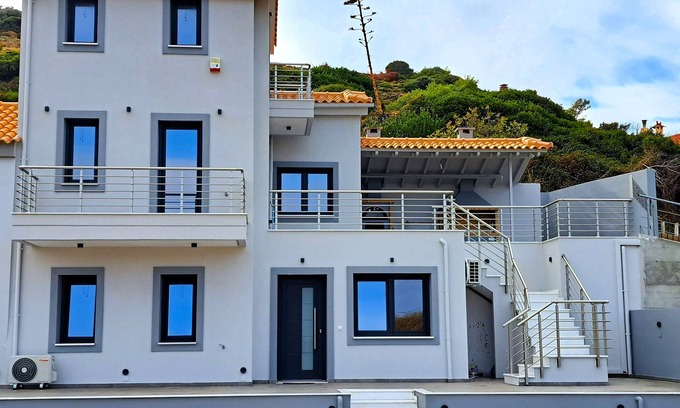 Mourteri House | Charming 2-bedroom country house in marvelous Mourteri with playground