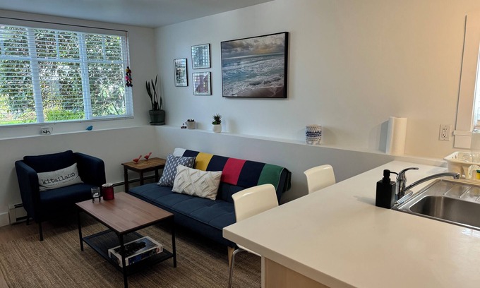 Kitsilano House | Charming 2-bedroom ground level unit in beautiful Kitsilano, Vancouver