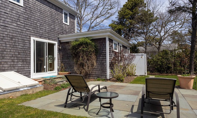 Katama House | Charming 2-bedroom house in Katama with WiFi, AC