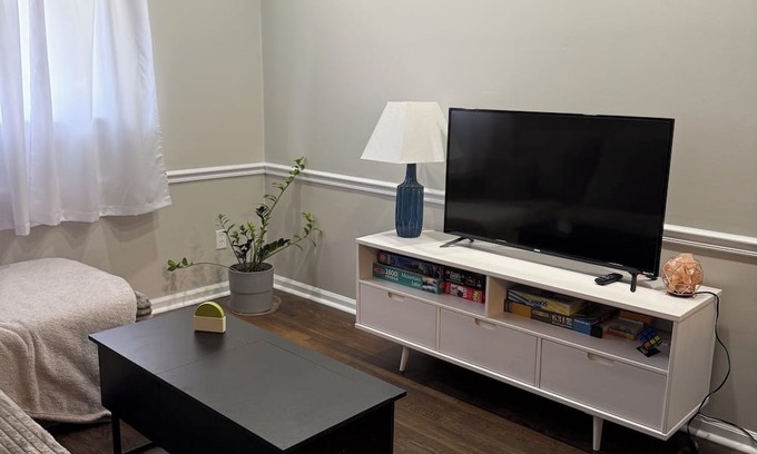 Lindenwood Park House | Charming 2-bedroom home in St.Louis with easy access to all city wide adventures