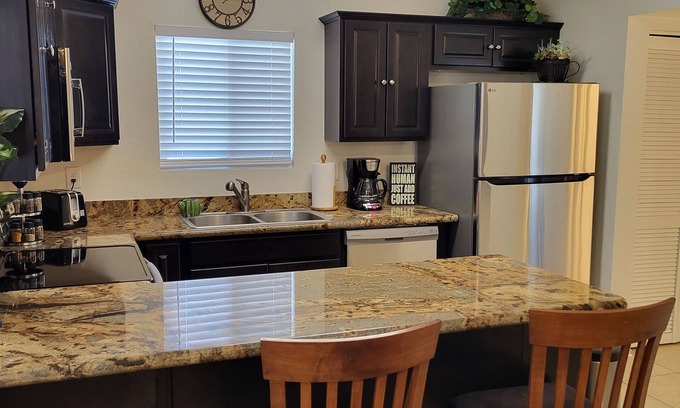 Glendale House | Charming 2-bedroom house with AC, WiFi in fabulous Glendale