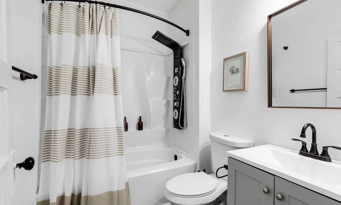 Mosby House | Charming 2-bedroom house with AC, WiFi in wonderful Richmond
