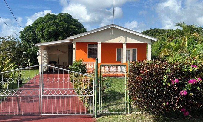 Heywoods Park House | Charming 2-bedroom house on fabulous West Coast with AC, WiFi