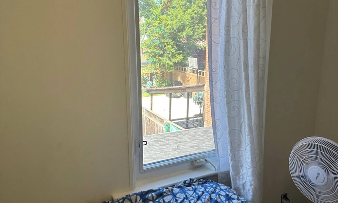 Mount Dennis House | Charming 2-bedroom house in enchanting Toronto with AC.