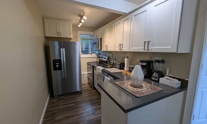 North Creek House | Charming 2-bedroom house with WiFi, AC in adorable Bothell