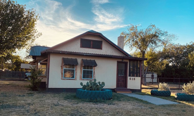 Coleman House | Charming 2-bedroom house in Coleman with AC and WiFi. Sleeps 7 & no pets.
