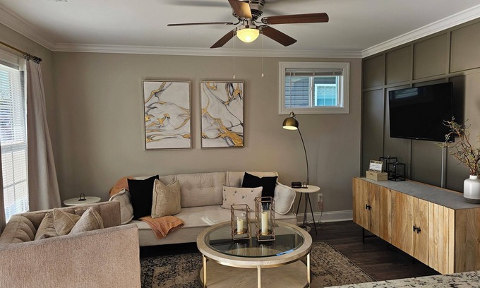 Hickory House | Charming 2-bedroom house in downtown Hickory conveniently located!