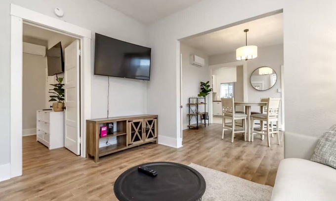 North Beacon Hill House | Charming 2-bedroom house in Seattle with WiFi, AC